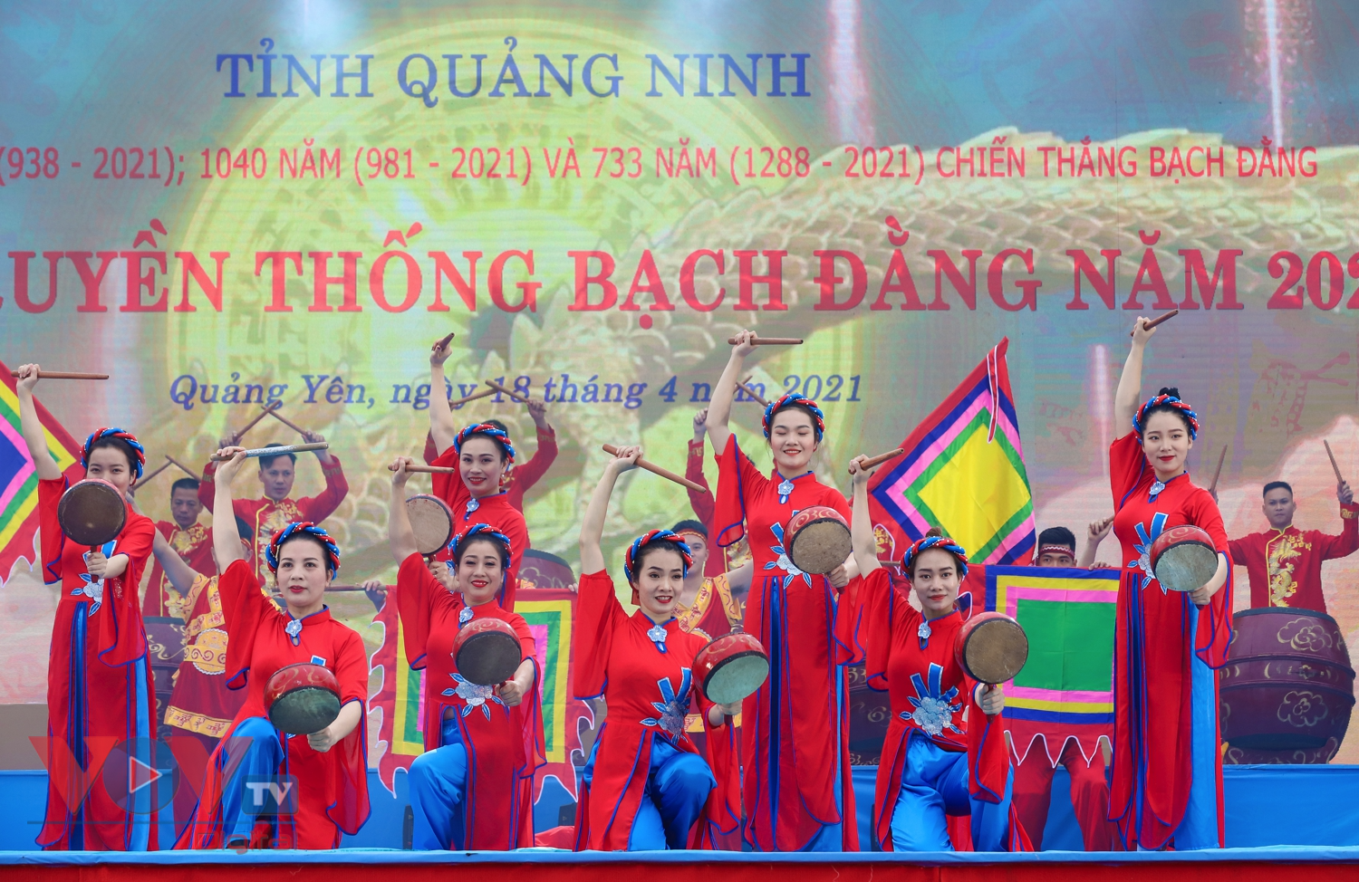 Hàng nghìn người rước tượng Trần Hưng Đạo trong lễ hội truyền thống Bạch Đằng - Ảnh 2.