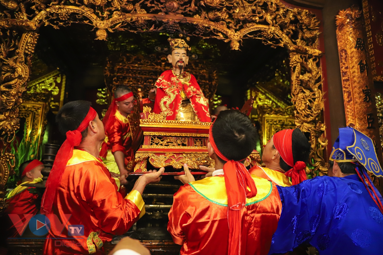 Hàng nghìn người rước tượng Trần Hưng Đạo trong lễ hội truyền thống Bạch Đằng - Ảnh 7.