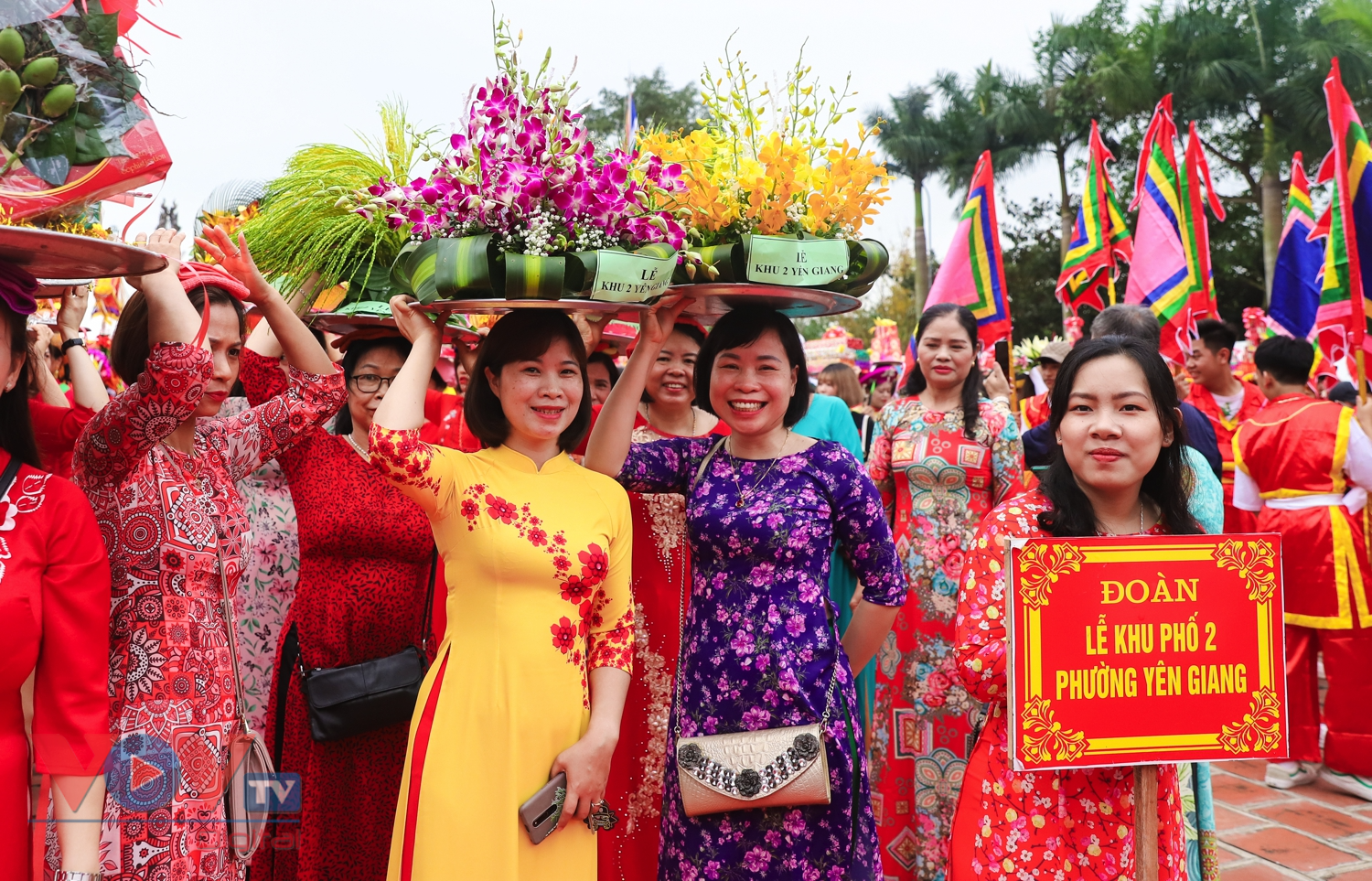 Hàng nghìn người rước tượng Trần Hưng Đạo trong lễ hội truyền thống Bạch Đằng - Ảnh 8.