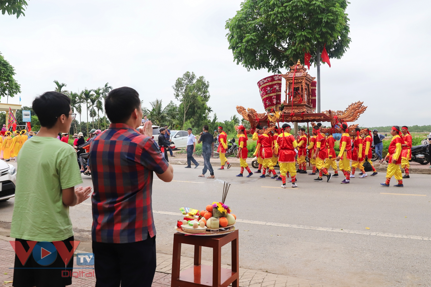 Hàng nghìn người rước tượng Trần Hưng Đạo trong lễ hội truyền thống Bạch Đằng - Ảnh 12.