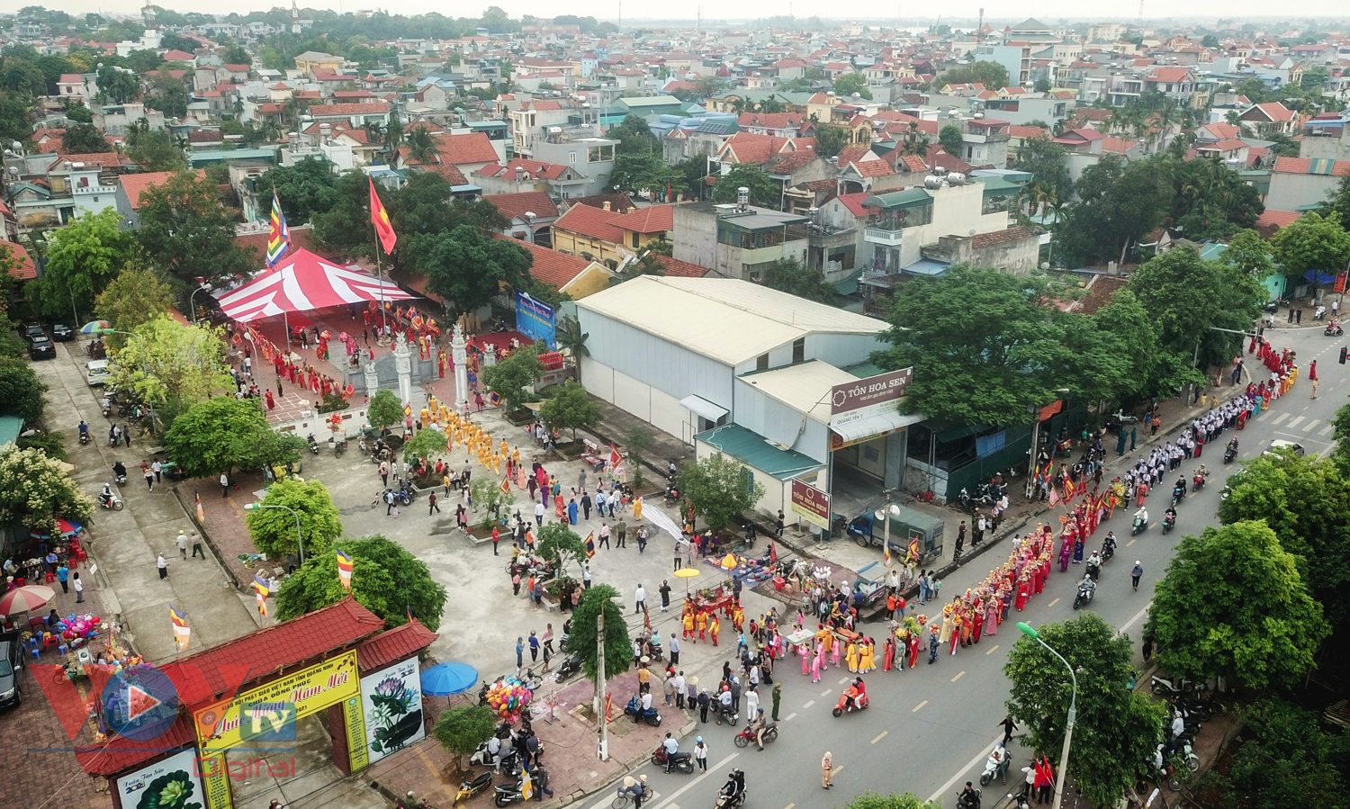Hàng nghìn người rước tượng Trần Hưng Đạo trong lễ hội truyền thống Bạch Đằng - Ảnh 14.