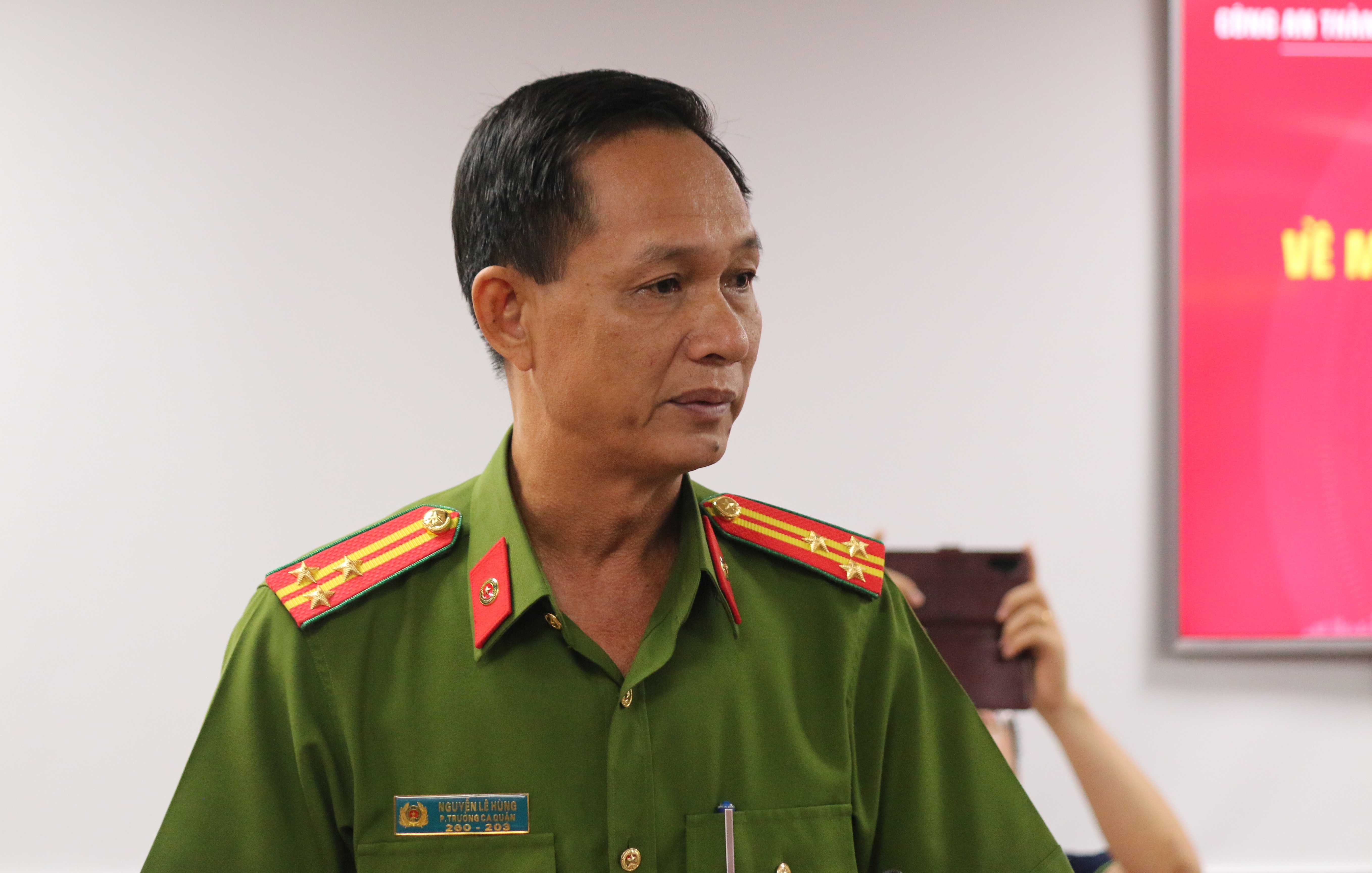 Thượng tá Nguyễn Lê Hùng, Phó Trưởng Công an TP Thủ Đức cho biết bị can Lê Chí Thành sinh sống tại Quận 12, TPHCM nhưng không đăng ký tạm trú.jpg