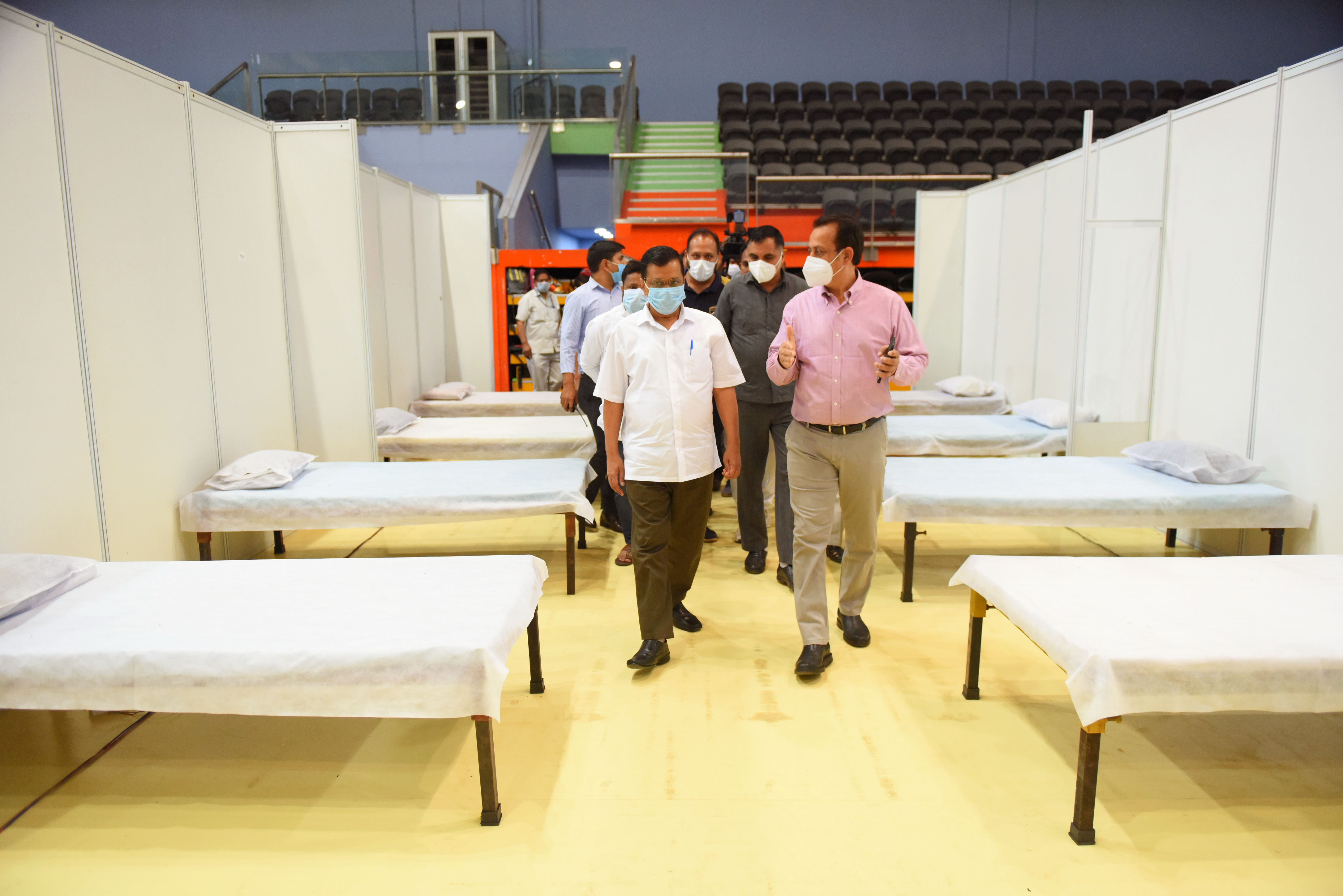 Thủ hiến New Delhi Arvind Kejriwal kiểm tra 2 bệnh viện dã chiến tại Tổ hợp thể thao Yamuna vf khu làng Vận động viên của Đại hội Thể thao Khối Thịnh vượng chung ANI.jpg