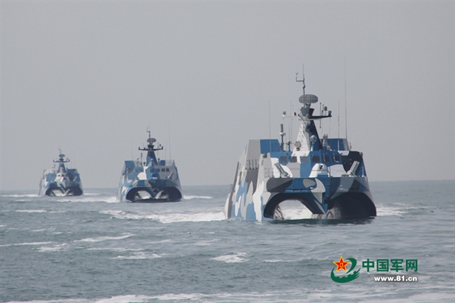 Tàu chiến Trung Quốc neo đậu trái phép ở Đá Vành Khăn - Ảnh 1.