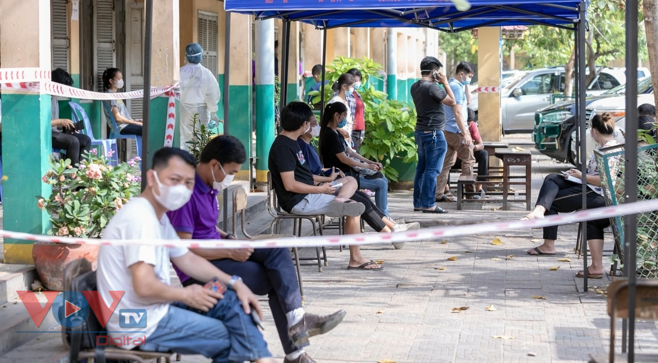 Ca lây nhiễm Covid-19 không ngừng tăng, Phnom Penh khoanh vùng đỏ chặn dịch 2.jpg