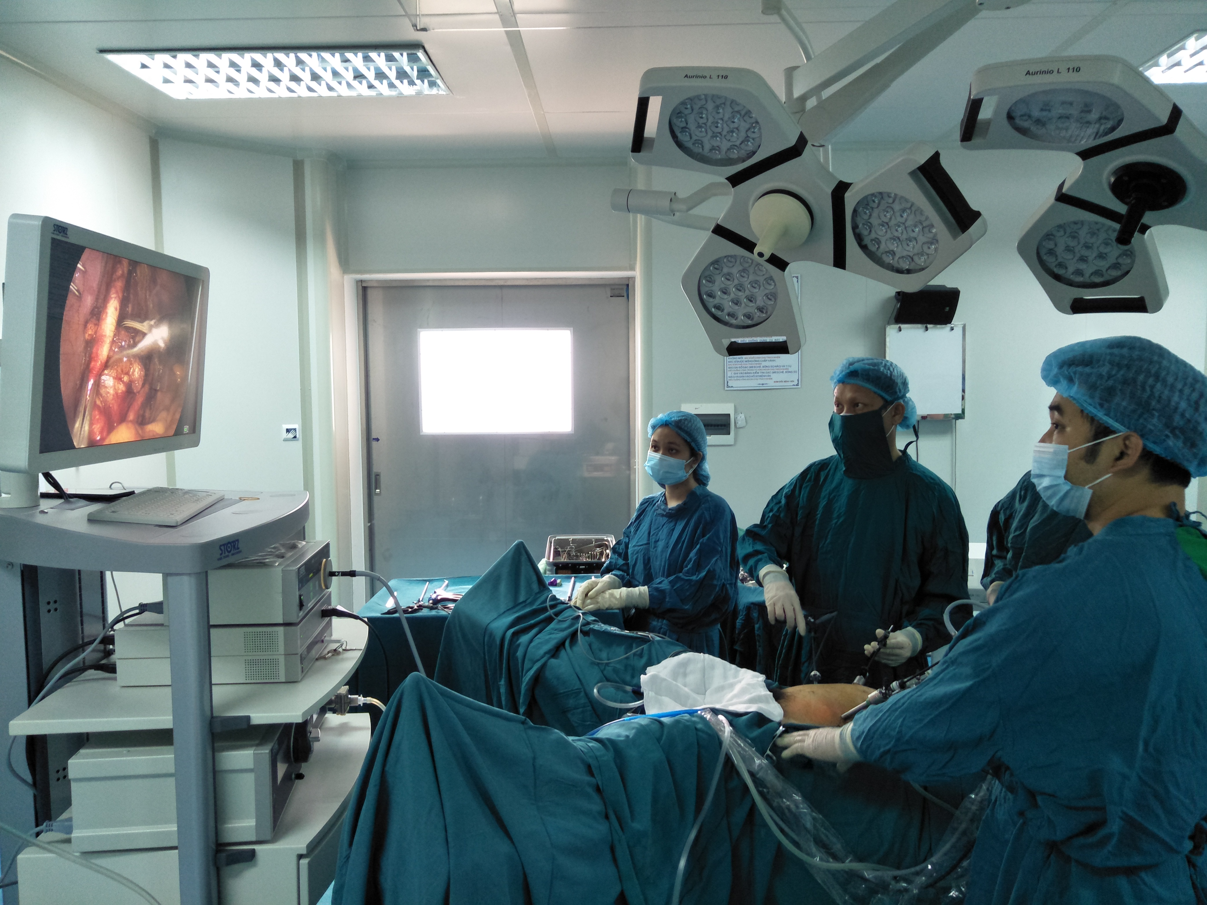 Quảng Trị: Phẫu thuật thành công nội soi cắt bàng quang bệnh nhân ung thư - Ảnh 1.