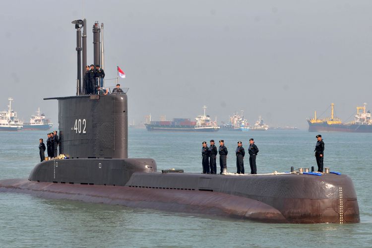 Indonesia chạy đua với thời gian để tìm kiếm tàu ngầm mất tích - Ảnh 1.