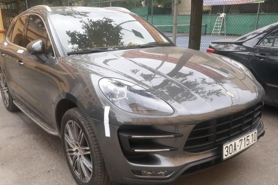 Hà Nội: Truy tìm tài xế xe Porsche Macan mang biển số 'song sinh' - Ảnh 1.