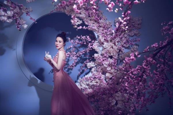 Mãn nhãn ngắm 100 ngày 100 Outfits của Hoa hậu Hoàng Dung - Ảnh 1.