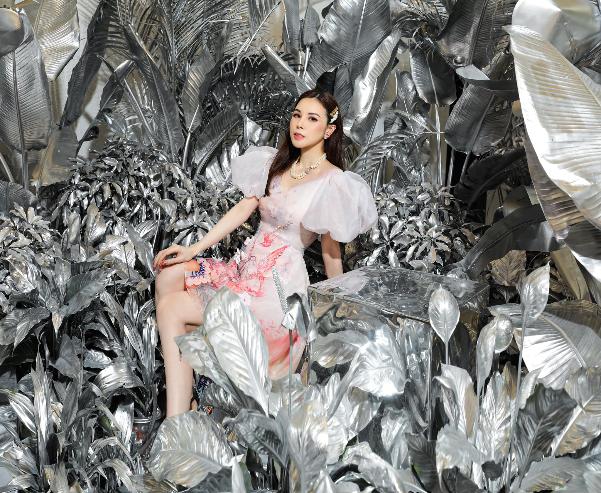 Mãn nhãn ngắm 100 ngày 100 Outfits của Hoa hậu Hoàng Dung - Ảnh 3.