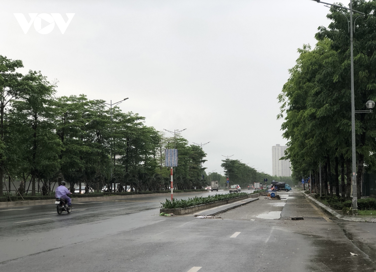 Đường nghìn tỷ ở Hà Nội vừa xong, mặt đường đã bị bóc lên gây lãng phí - Ảnh 1.