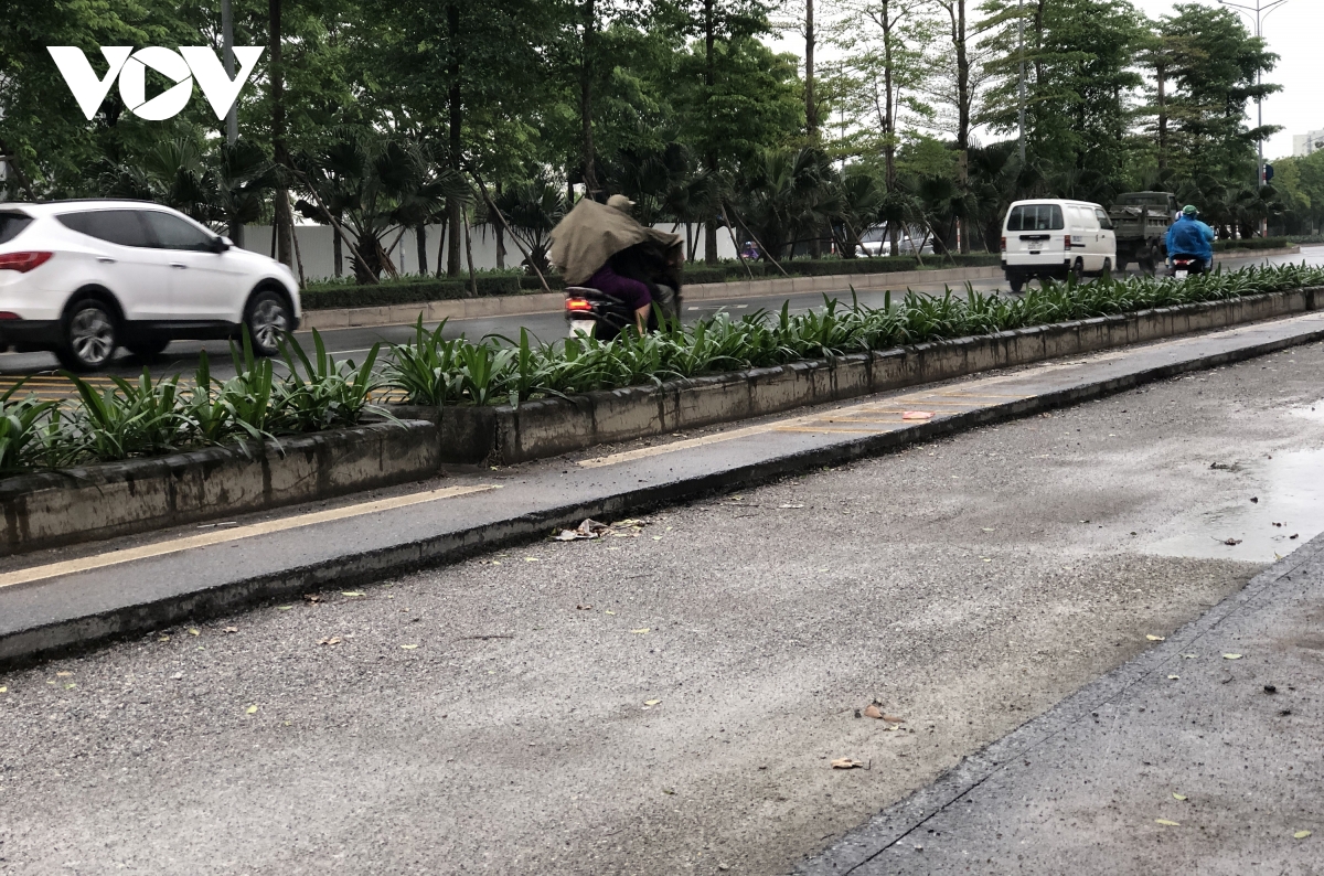 Đường nghìn tỷ ở Hà Nội vừa xong, mặt đường đã bị bóc lên gây lãng phí - Ảnh 3.
