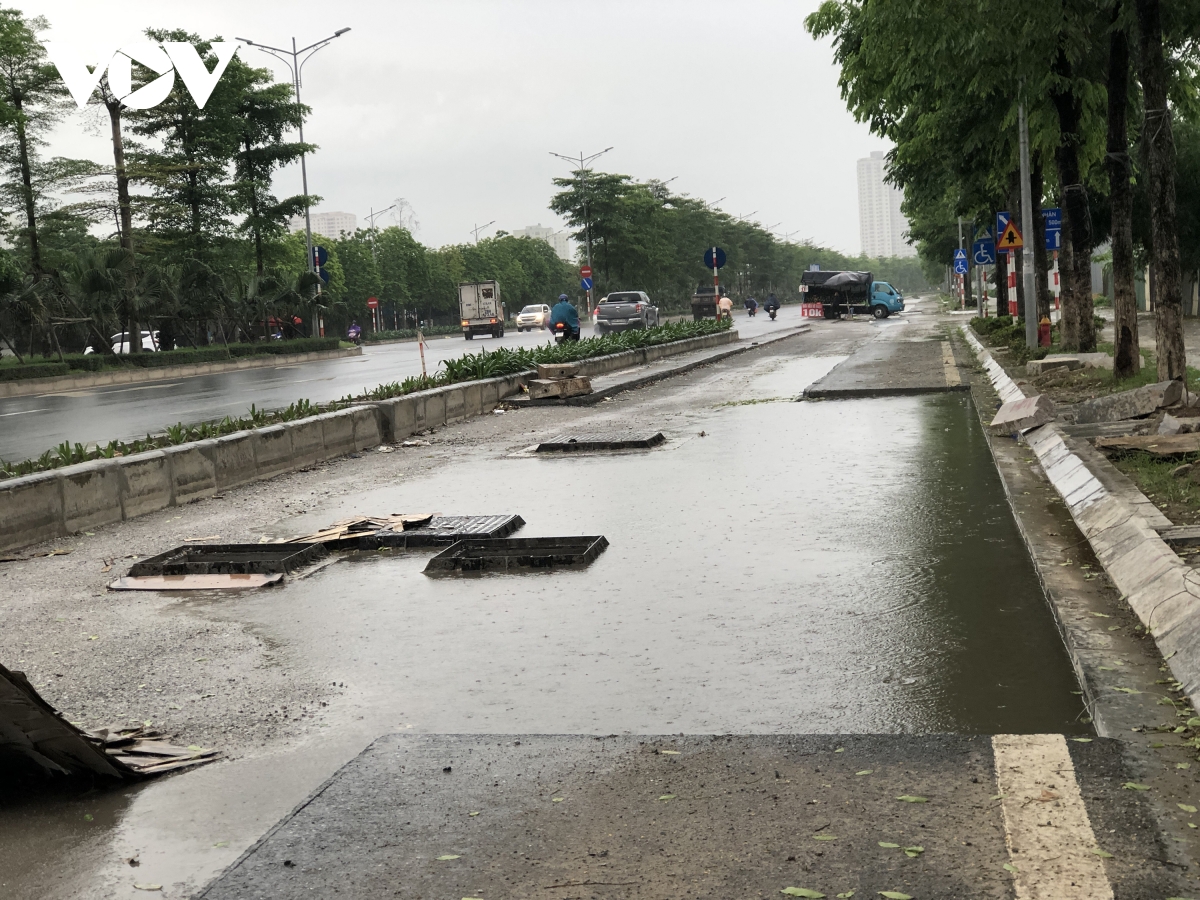 Đường nghìn tỷ ở Hà Nội vừa xong, mặt đường đã bị bóc lên gây lãng phí - Ảnh 5.