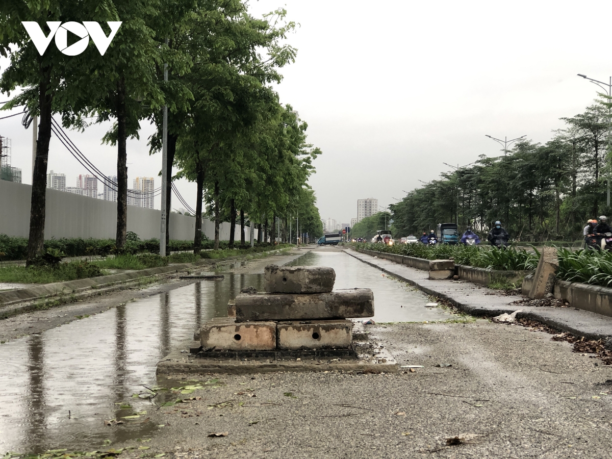 Đường nghìn tỷ ở Hà Nội vừa xong, mặt đường đã bị bóc lên gây lãng phí - Ảnh 9.