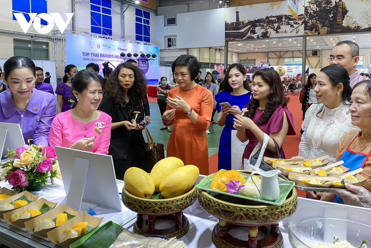 Tái hiện nghi lễ Songkran, giới thiệu ẩm thực và văn hóa Thái Lan tại Hà Nội - Ảnh 1.