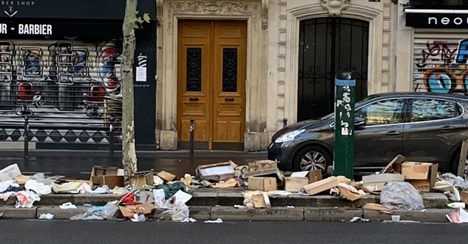 Thành phố Paris hoa lệ ngập trong rác thải - Ảnh 5.