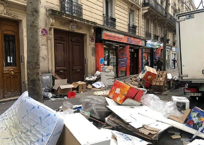Thành phố Paris hoa lệ ngập trong rác thải - Ảnh 4.