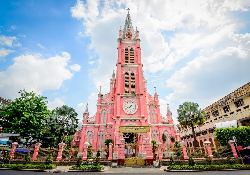 'Chụp cháy máy' ở 3 nhà thờ màu hồng đẹp nhất Việt Nam - Ảnh 1.