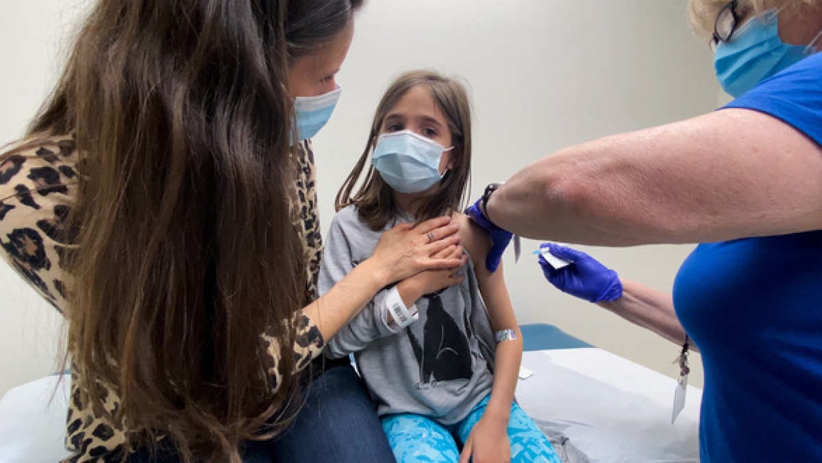 Trẻ em từ 12 tới 15 tuổi ở Mỹ chuẩn bị được tiêm vaccine ngừa Covid-19 - Ảnh 1.