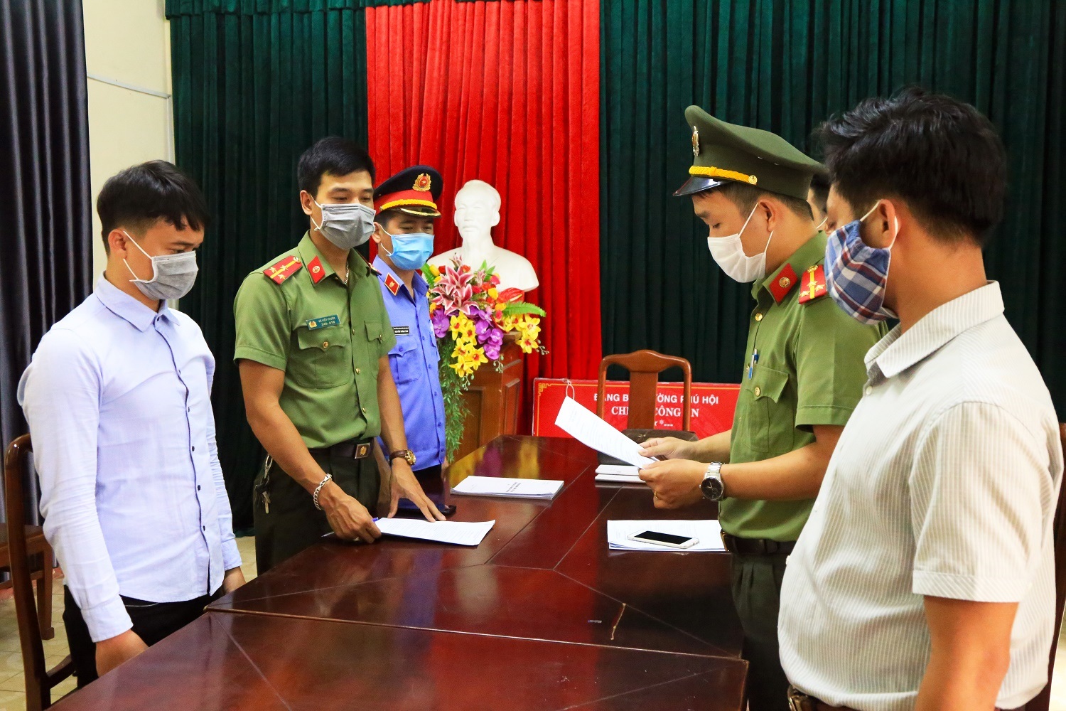Thừa Thiên Huế: Khởi tố, bắt tạm giam thêm 2 đối tượng tổ chức cho người nhập cảnh trái phép - Ảnh 1.