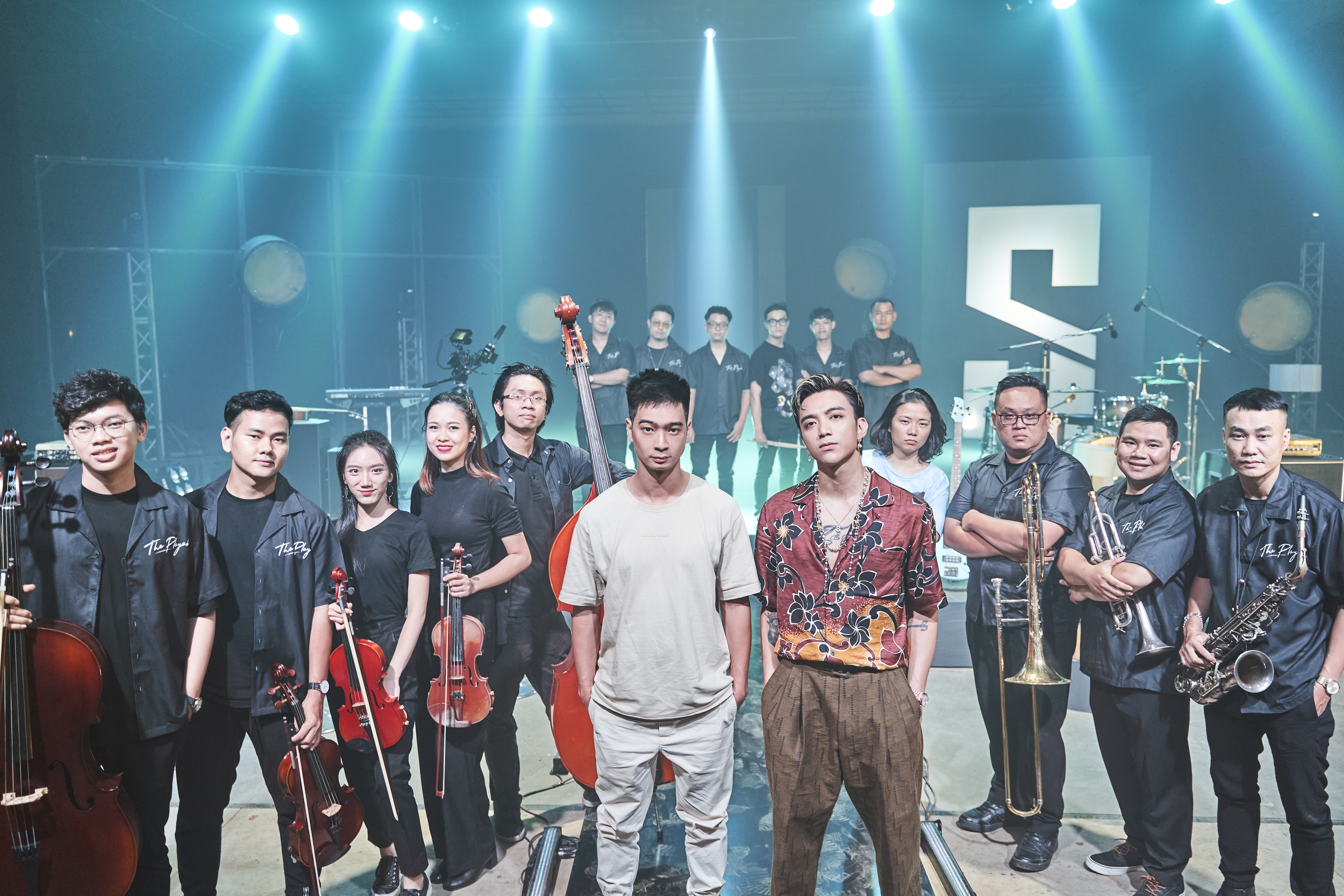Soobin Hoàng Sơn hát cùng 32 nhạc công - Ảnh 1.
