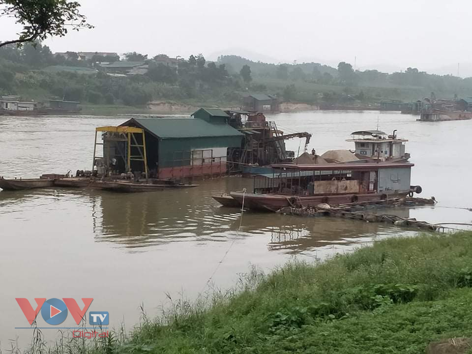 Phú Thọ: 'Bát nháo' tình trạng khai thác cát, sỏi trên sông Lô - Ảnh 2.