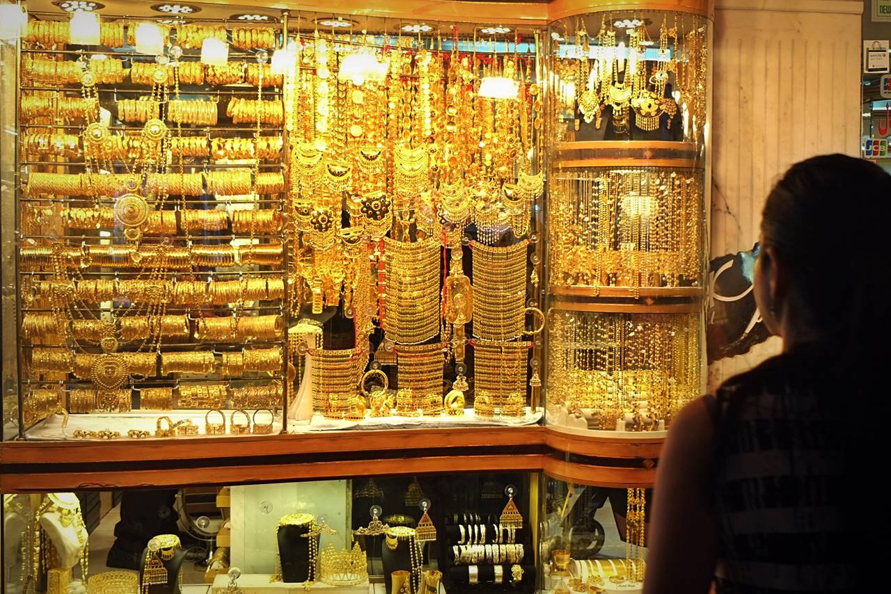 Khu chợ bày bán hàng tấn vàng, &quot;mặc cả&quot; như mua rau ở Dubai - Ảnh 2.