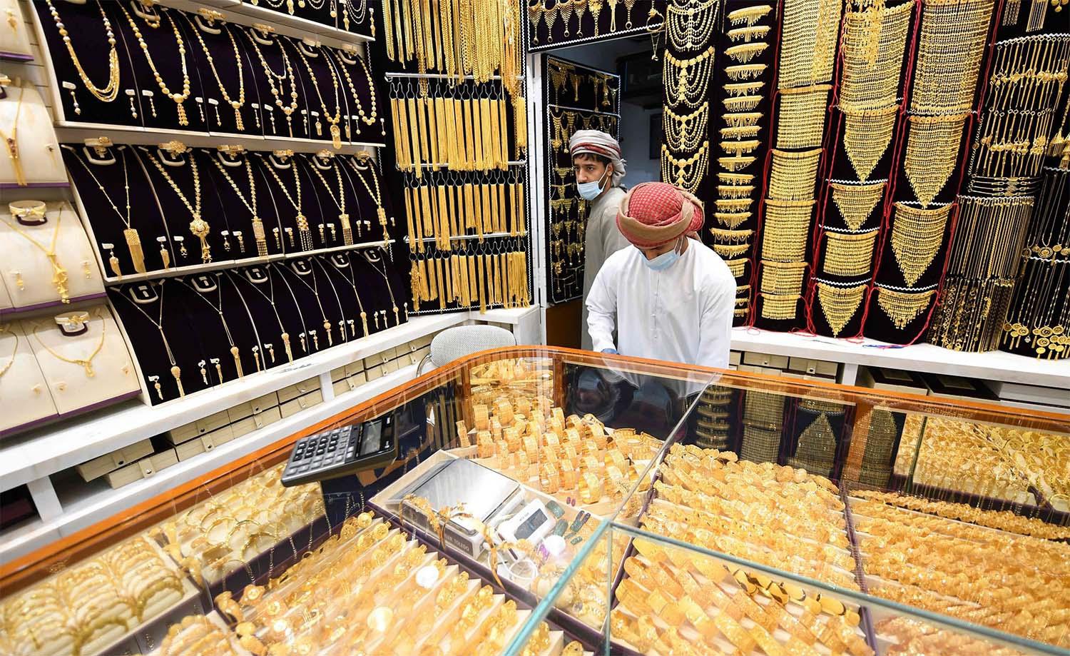Khu chợ bày bán hàng tấn vàng, &quot;mặc cả&quot; như mua rau ở Dubai - Ảnh 4.