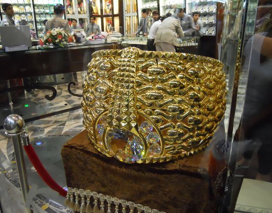 Khu chợ bày bán hàng tấn vàng, &quot;mặc cả&quot; như mua rau ở Dubai - Ảnh 5.
