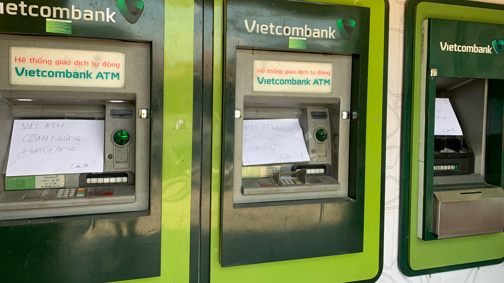 Tạm giữ đối tượng đập hàng loạt trụ ATM ở Bình Dương - Ảnh 2.