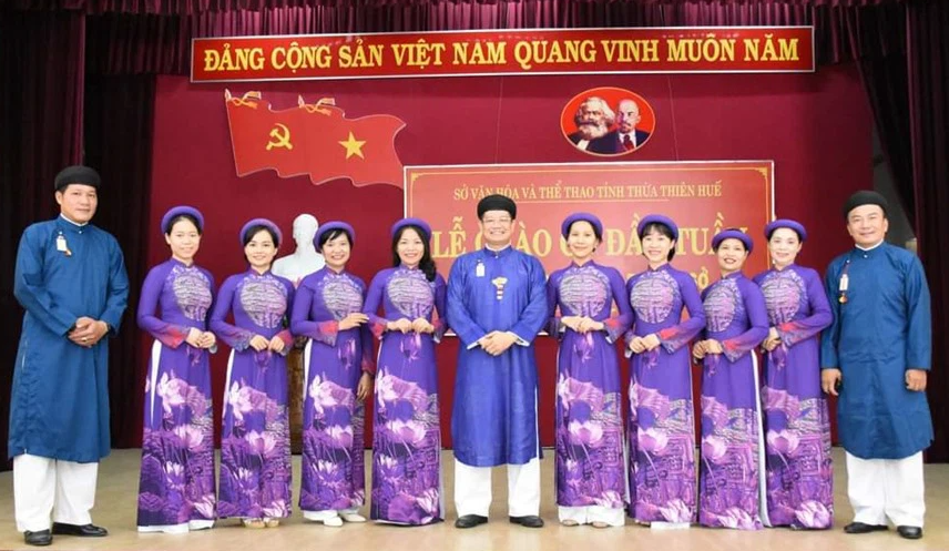 Công chức ngành văn hóa Thừa Thiên - Huế mặc áo dài đến công sở trong ngày thứ 2 đầu tiên của tháng