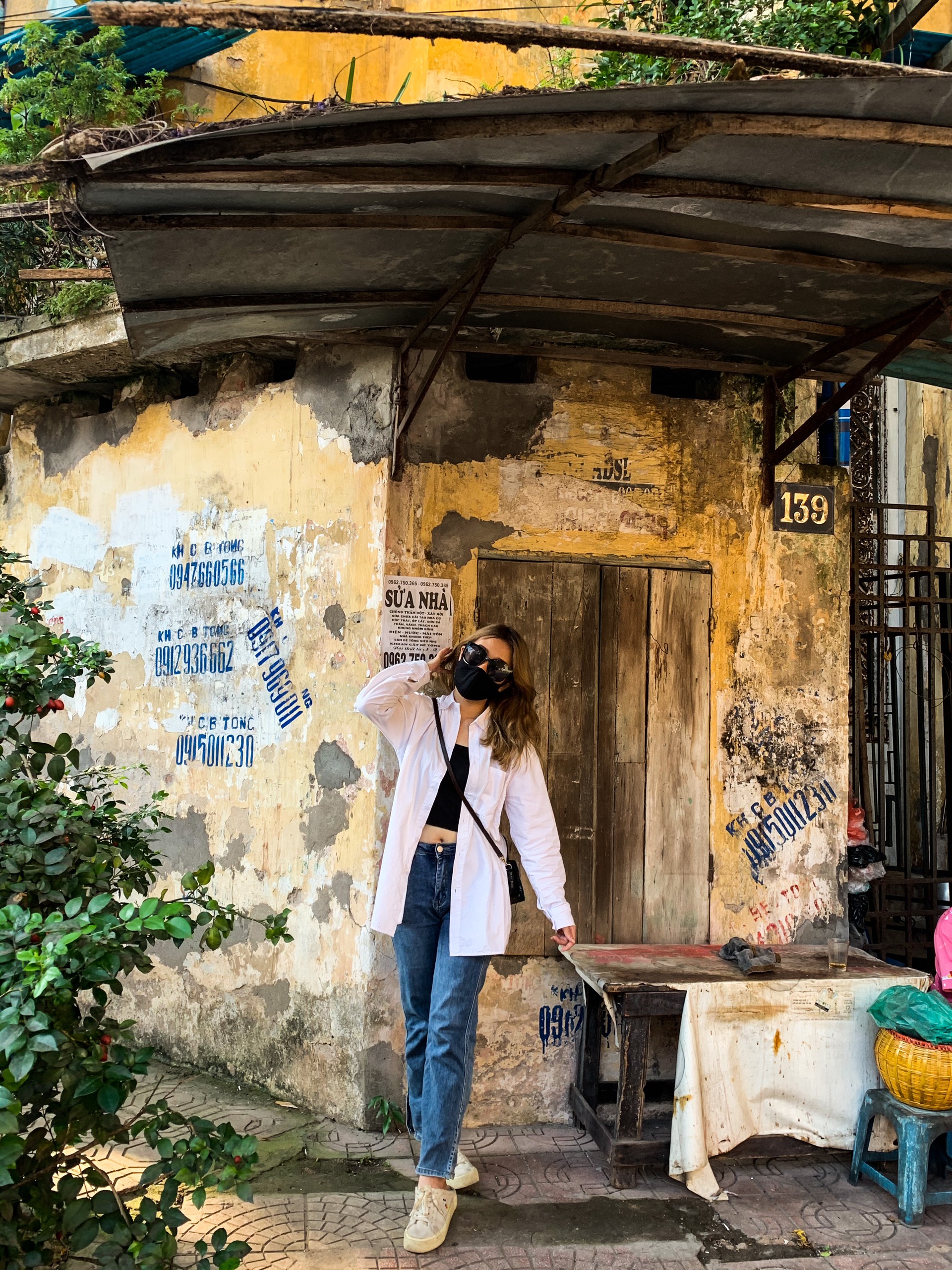 Phố cổ: Được bảo tồn vẻ đẹp từ thế kỷ 19, phố cổ Hội An vẫn là một trong những điểm đến nổi tiếng nhất của Việt Nam. Với kiến trúc độc đáo và lịch sử lâu đời, phố cổ Hội An đang trở thành một trong những điểm đến yêu thích của du khách quốc tế. Hãy cùng chúng tôi đặt chân đến phố cổ Hội An để khám phá vẻ đẹp của nó.