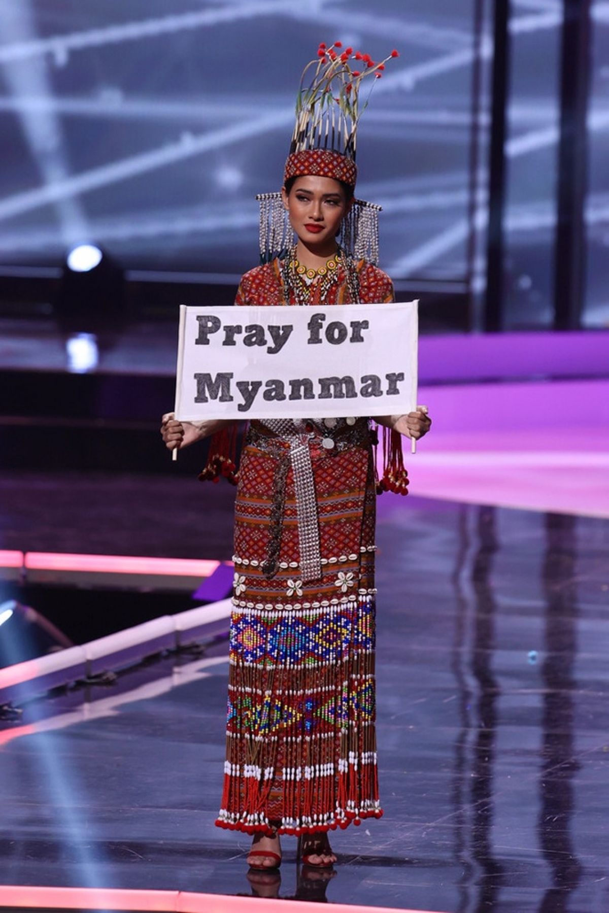 Đông Nam Á 'thống trị' phần trang phục dân tộc 3 năm liên tiếp tại Miss Universe - Ảnh 1.