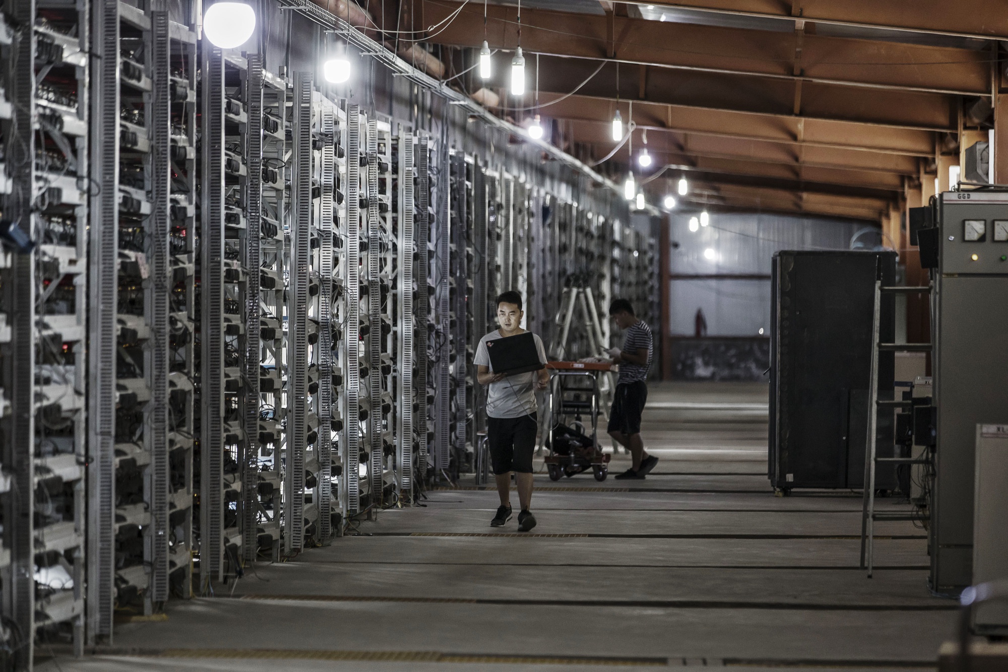 Trung Quốc cấm đào Bitcoin, thị trường lao dốc - Ảnh 1.