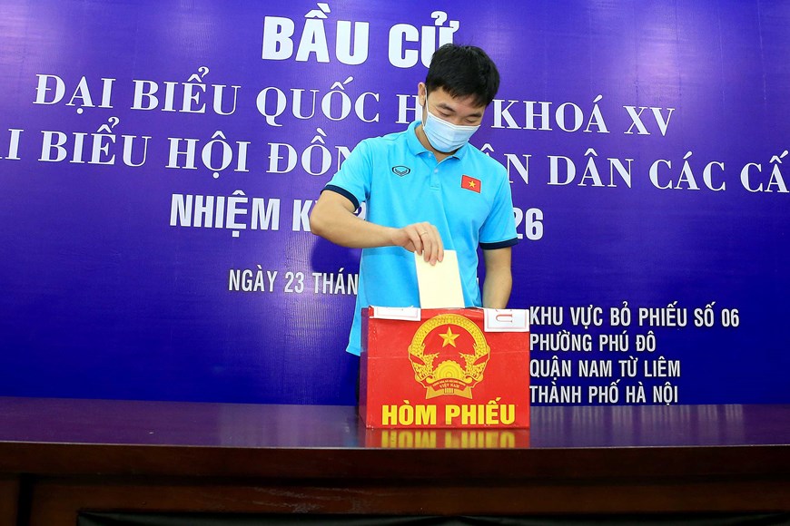 Hình ảnh ấn tượng của ĐTQG và U22 Việt Nam trong ngày bầu cử - Ảnh 6.