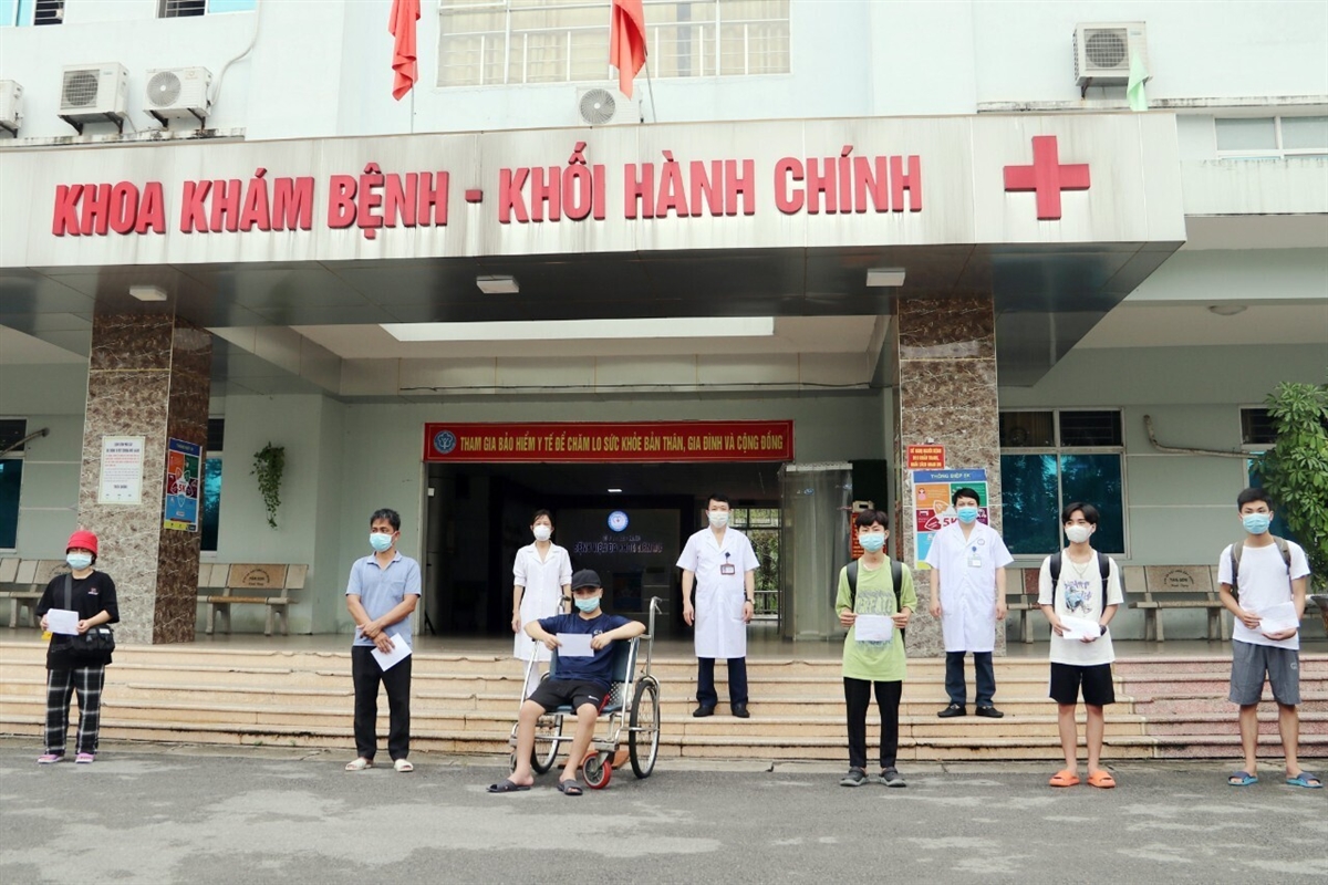 12 bệnh nhân COVID-19 ở tâm dịch Bắc Ninh được công bố khỏi bệnh - Ảnh 1.