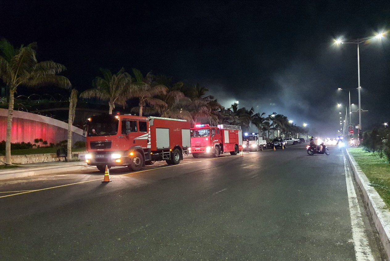 Phú Yên: Cháy lớn tại quán bar Sands Bay thuộc dự án Khu nghỉ dưỡng Rosa Alba Resort  - Ảnh 5.