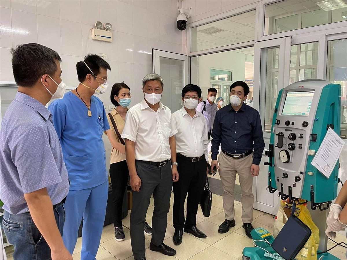 Phát hiện hơn 300 ca dương tính SARS-CoV-2 ở Bắc Giang, Bộ Y tế họp khẩn - Ảnh 1.