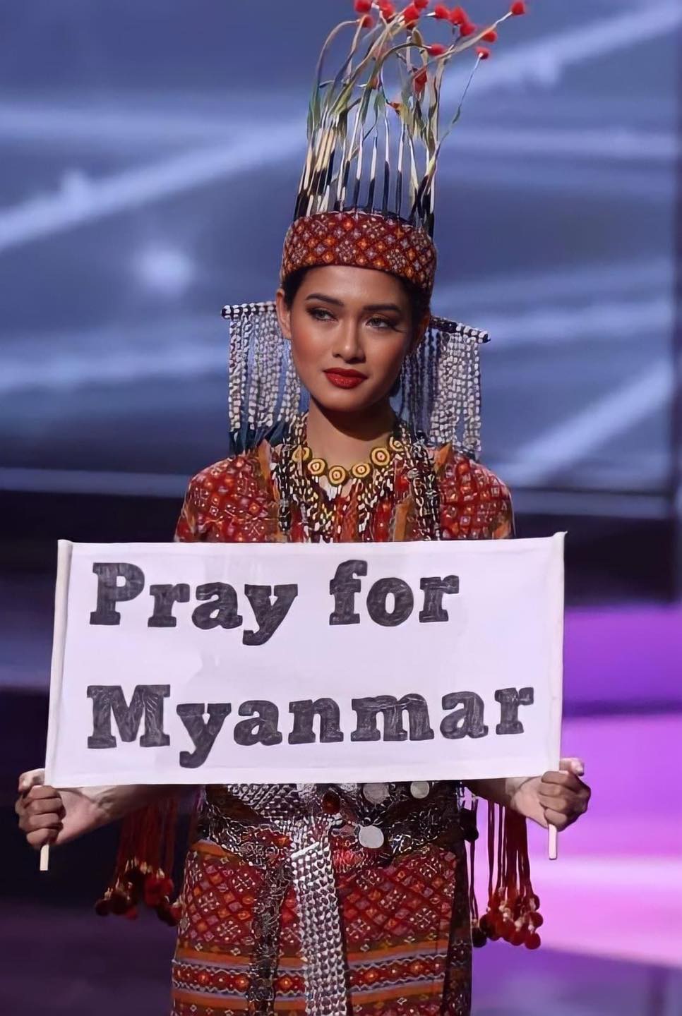 Vừa bác tin đồn bị truy nã, Hoa hậu Myanmar quyết định ở lại Mỹ làm việc - Ảnh 3.