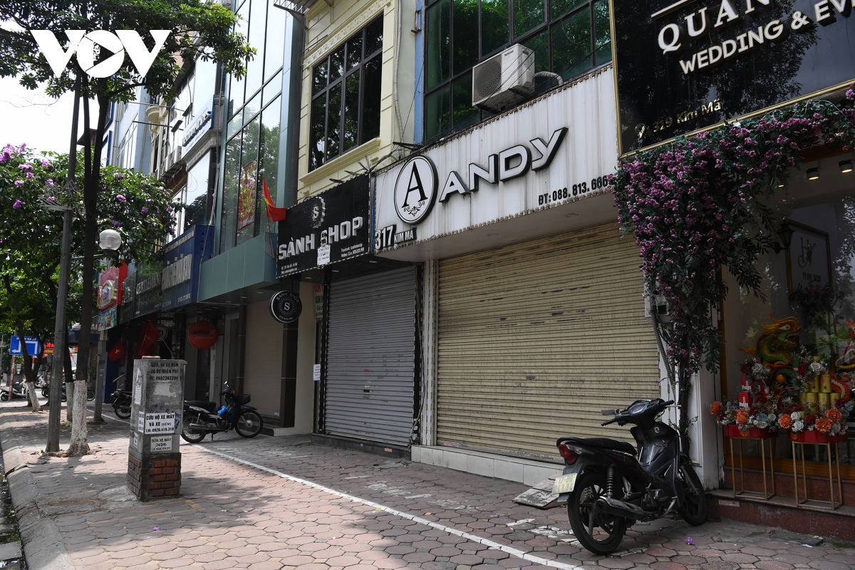 Hình ảnh các cửa hàng kinh doanh tại Hà Nội đóng cửa vì dịch Covid-19 - Ảnh 15.