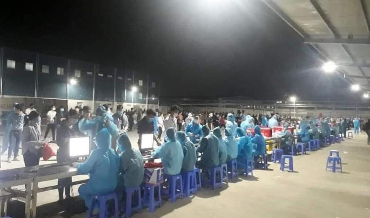Phát hiện 3 nhân viên y tế ở Bắc Giang dương tính với SARS-CoV-2 - Ảnh 1.