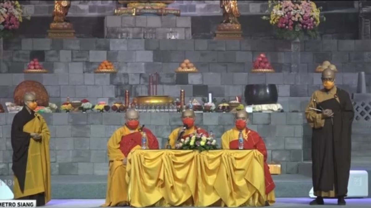 Quốc gia Hồi giáo Indonesia đón đại lễ Phật đản 2021 trong đại dịch - Ảnh 1.