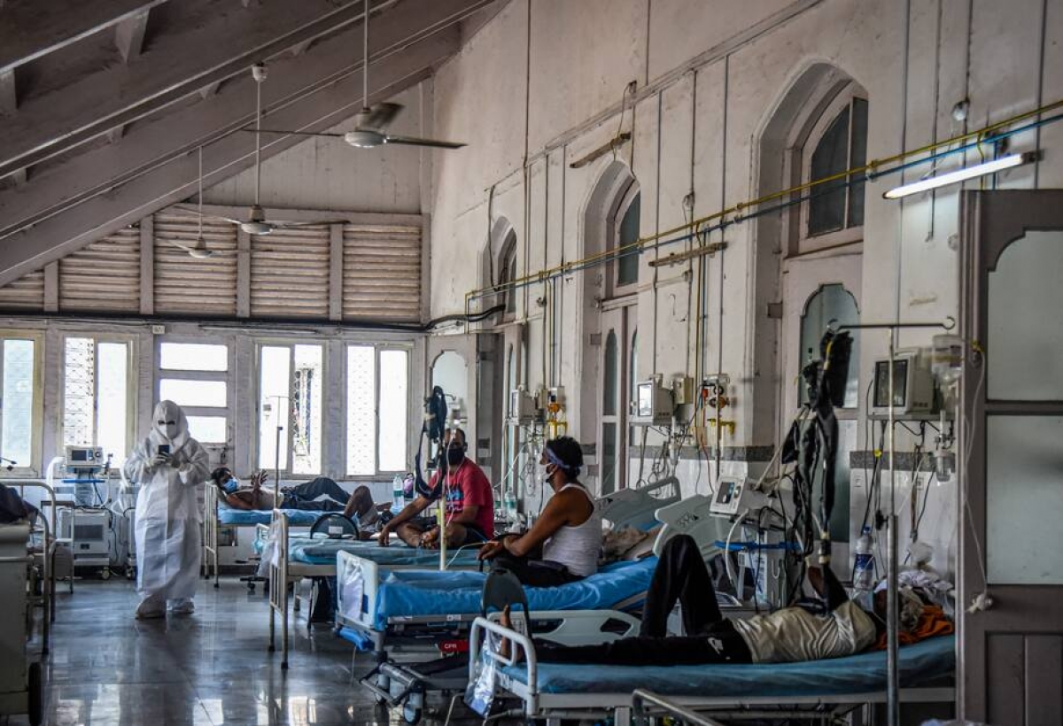 Hơn 500 bác sỹ tử vong trong đợt dịch thứ 2, khủng hoảng y tế tại Ấn Độ ngày càng tồi tệ - Ảnh 1.