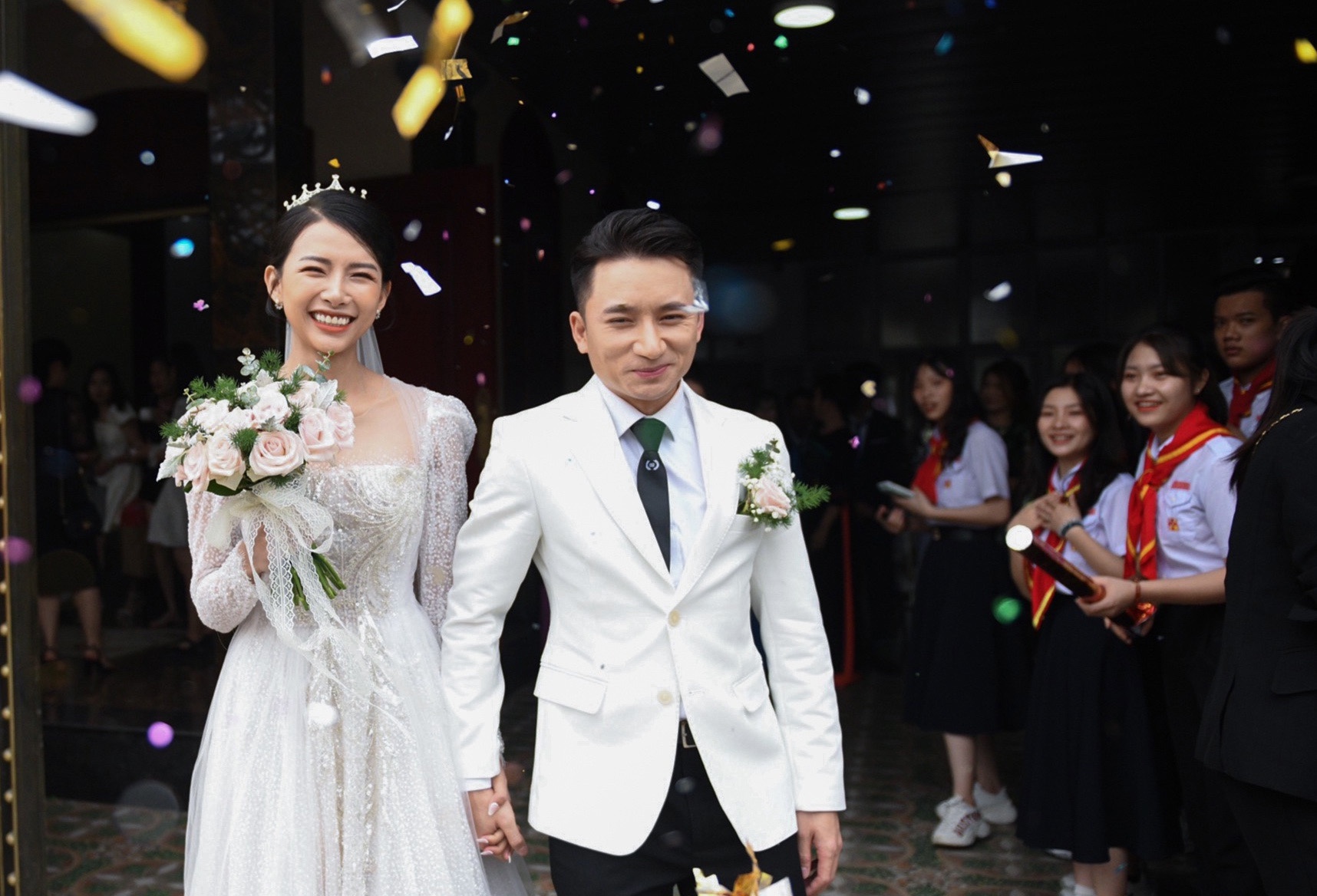 Phan Mạnh Quỳnh hoãn lễ cưới ở TP.HCM vì dịch bệnh - Ảnh 1.