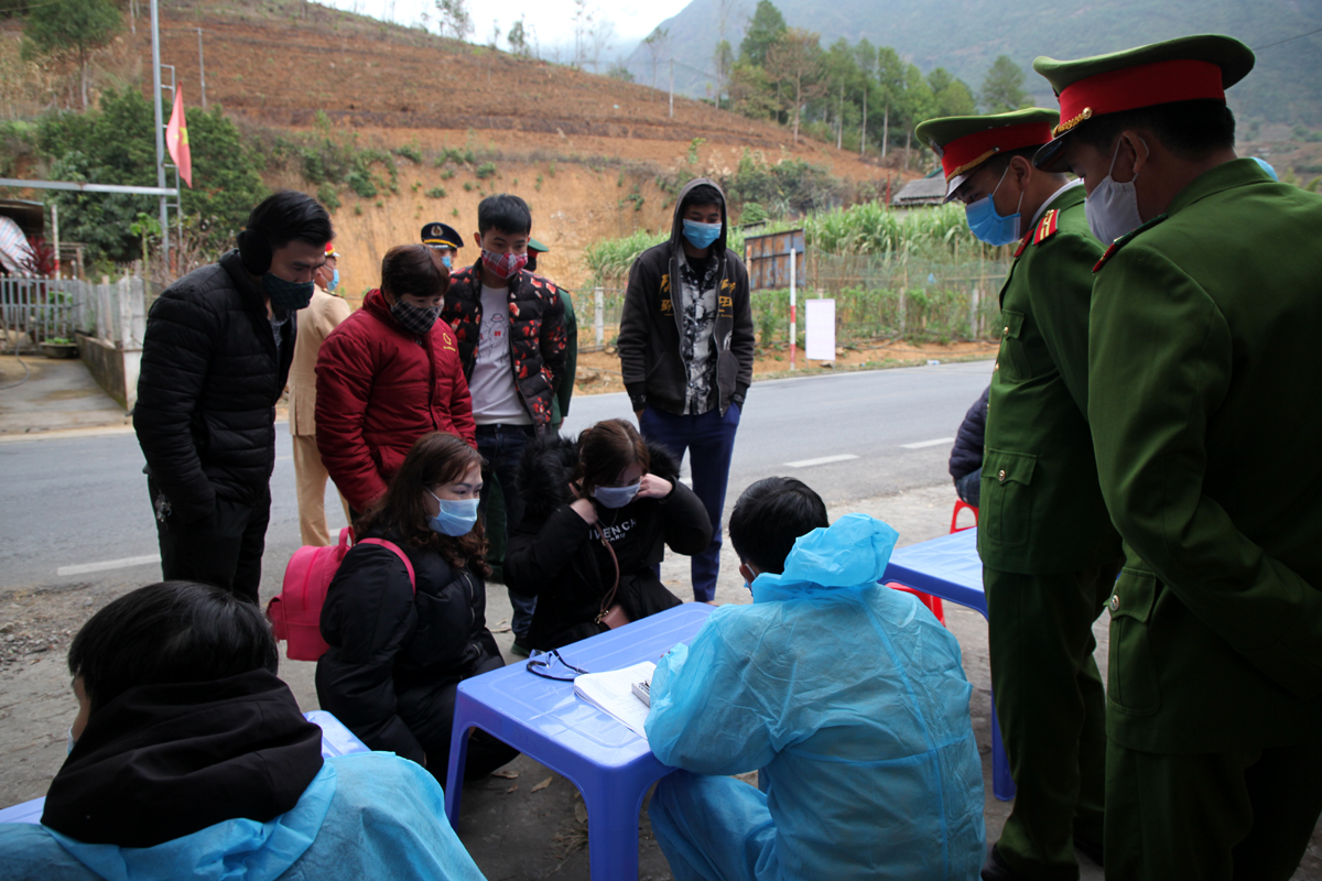Tỉnh Lai Châu yêu cầu người lao động và nhân dân chấp hành nghiêm khai báo y tế khi về địa phương sau nghỉ lễ.jpg