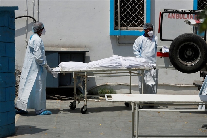 Bệnh nhân Ấn Độ khỏi COVID-19 nhưng chết vì nhiễm cả 3 loại nấm vàng, đen, trắng - Ảnh 1.