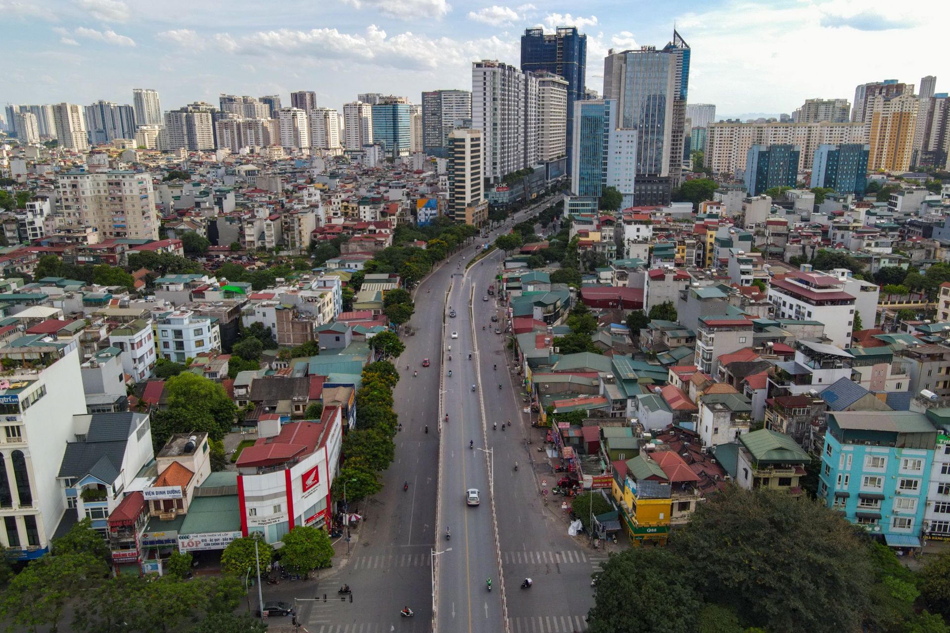 Đường phố Hà Nội nhìn từ trên cao ngày nóng 39 độ C - Ảnh 4.
