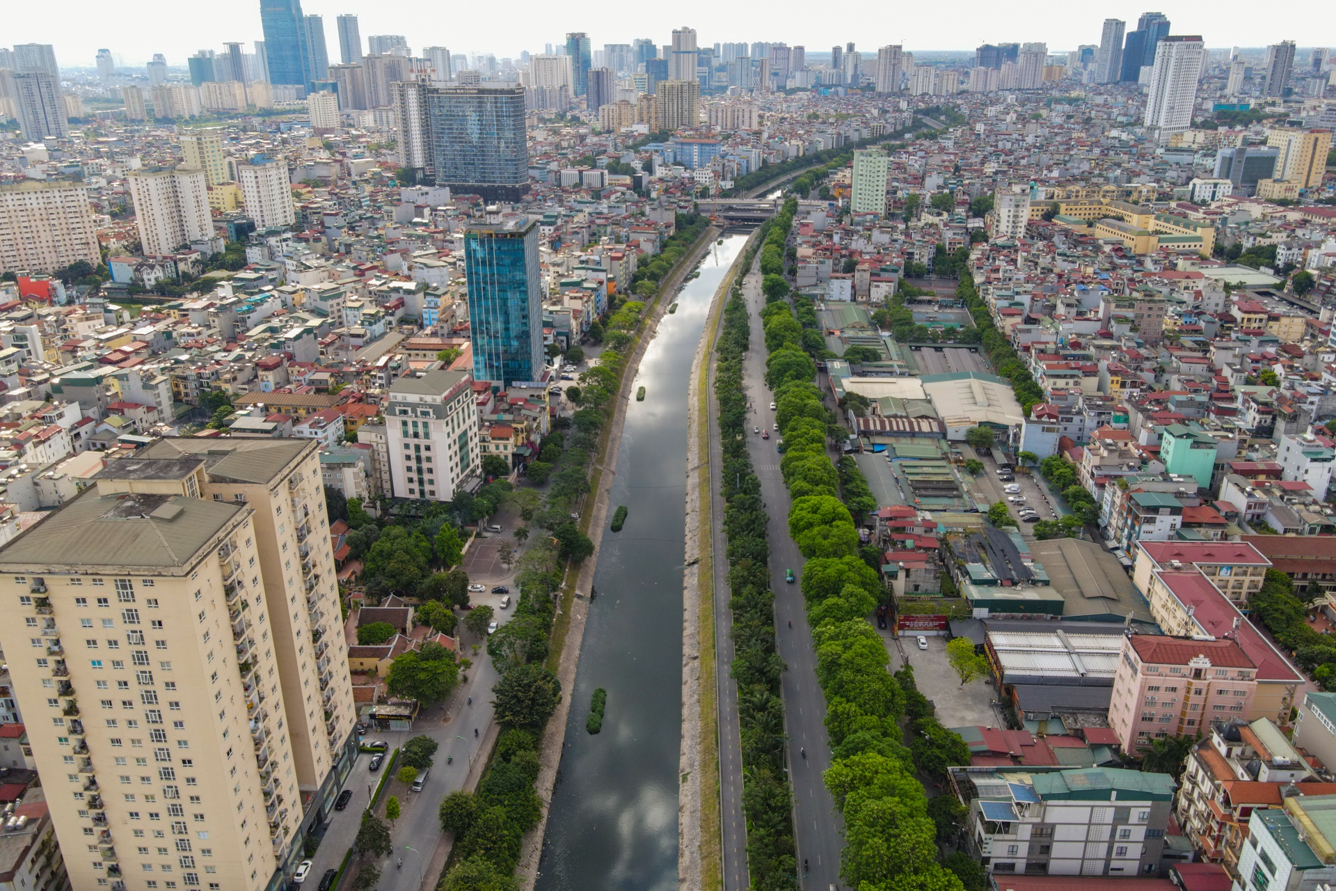 Đường phố Hà Nội nhìn từ trên cao ngày nóng 39 độ C - Ảnh 5.