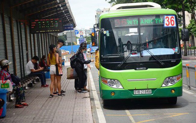 TP.HCM tạm ngưng 11 tuyến xe buýt đi qua các khu vực giãn cách - Ảnh 1.