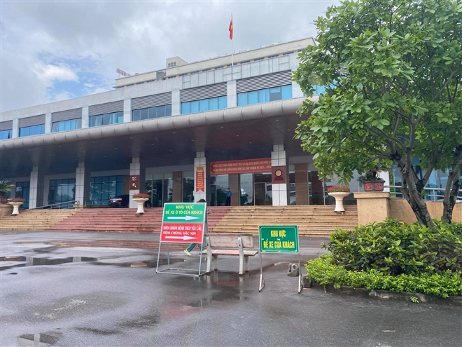 Phong tỏa Bệnh viện Bệnh nhiệt đới Trung ương cơ sở 2 - Ảnh 1.